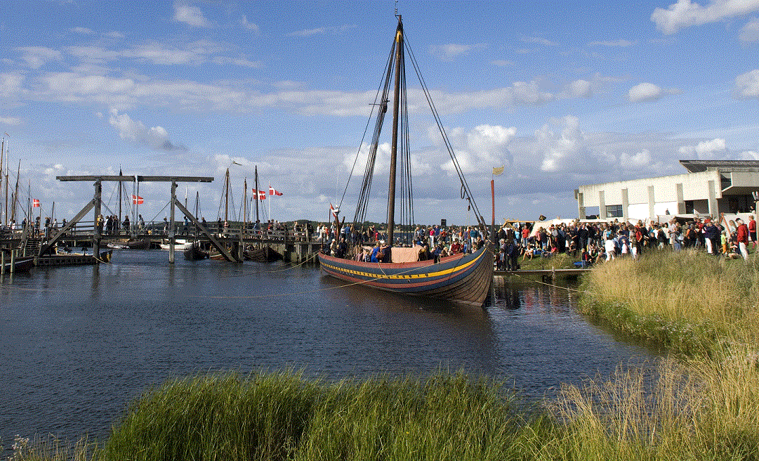 Havhingsten fra Glendalough i inderhavnen.