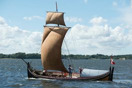 Alle, der sejler en traditionel brugsbåd eller forhenværende brugsbåd bygget af træ, gerne klinkbygget, er meget velkommen til at deltage i træffet.  Deltagere kan også tilmelde sig uden båd.