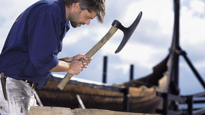At the boatyard you can follow the boatbuilders work up close. 