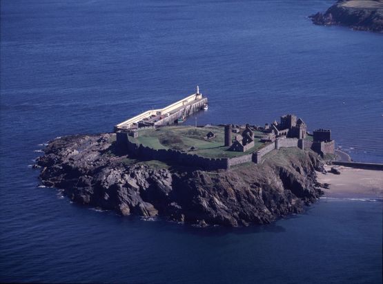 Ruinerne af Peel Castle på Isle of Man vidner om mange historiske perioder. Også vikingerne har brugt slottet i deres herredømme på øen. Foto: Isle of Man Goverment Manx National Heritage