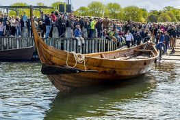 Søsætningen af museets nyeste skib Estrid Byrding, en rekonstruktion af det lille handelsskib Skuldelev 3, der sejlede på Roskilde Fjord for 1000 år siden.