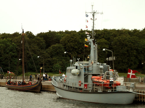 Right now the Sea Stallion and its support vessel, MHV Jupiter, are moored with the Navy’s Special Forces in Kongsøre, the Isefjord. This is a closed off military area.