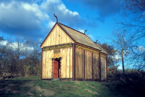 Ved Hørning er fundet resterne af en stavkirke af træ, dateret til ca. 1060. Denne rekonstruktion står på Moesgård Museum. © Moesgård Museum.