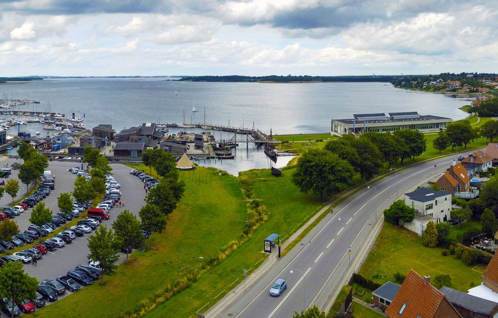 Luftfoto af Vikingeskibsmuseet i Roskilde