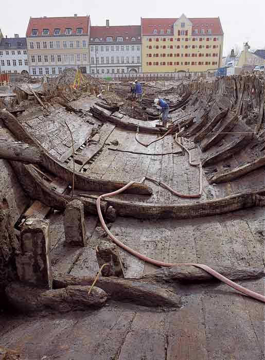 Vikingeskibsmuseet har udgivet en bog om de renæssanceskibe, der blev fundes på Christianshavn i 1996 og 1997.