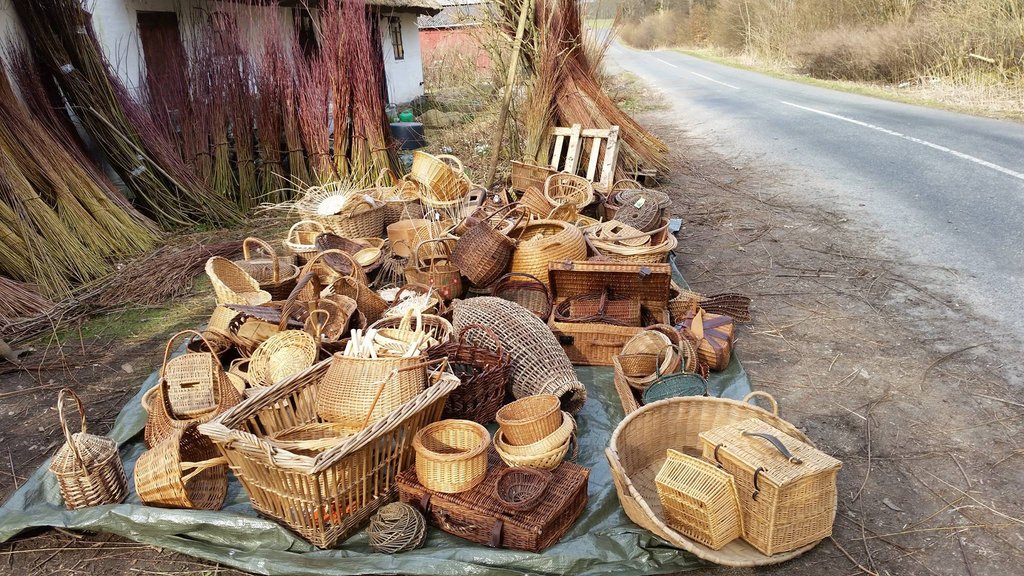 Kurvefletter Steen Madsen fortæller om den smukke brugskunst og fremviser hans store samling af genskabte kurve. Copyright: Steen Madsen Kurvefletter Steen Madsen fortæller om den smukke brugskunst og fremviser hans store samling af genskabte kurve. Copyright: Steen Madsen
