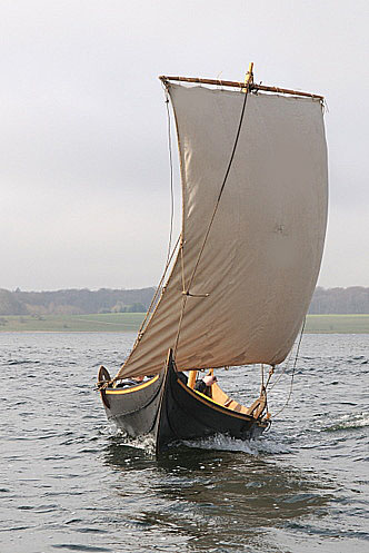 the small boat from gokstad - vikingeskibsmuseet roskilde