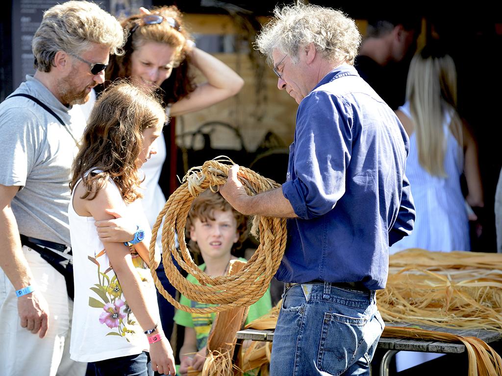 Emnerne i de daglige 'Viking talks' skifter fra dag til dag og kan eksempelvis være om kvinder i vikingetiden, magt og langskibe eller vikingekrigeren.