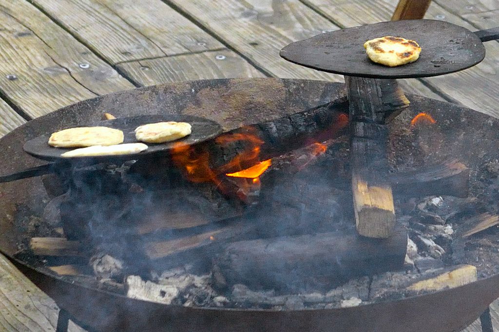 Opskriften på Birkakiks kender man, fordi arkæologerne har analyseret rester af forkullet brød fra vikingehandelspladsen Birka.