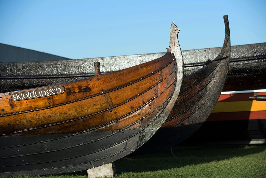 Vikingeskibsmuseets bådelaug har travlt med at gøre vikingeskibene klar til en vinter - og travlt med planlægning af arbejdet.