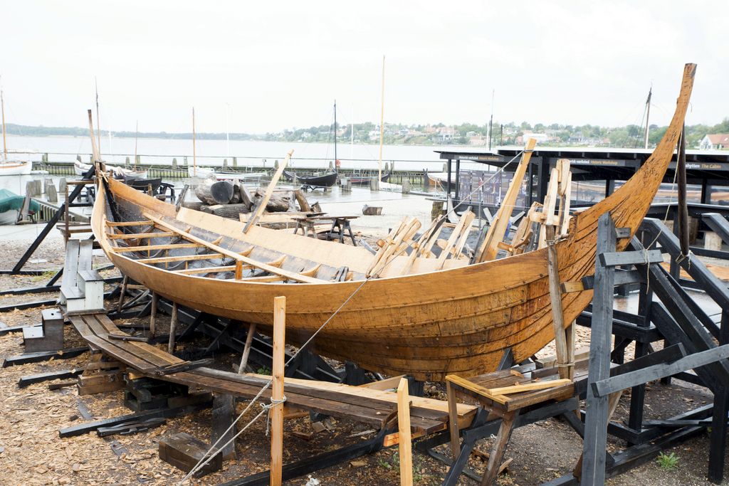 Rekonstruktionen af Skuldelev 3 bygges på Vikingeskibsmuseets bådeværft, og den 7. maj 2022 bliver den søsat.