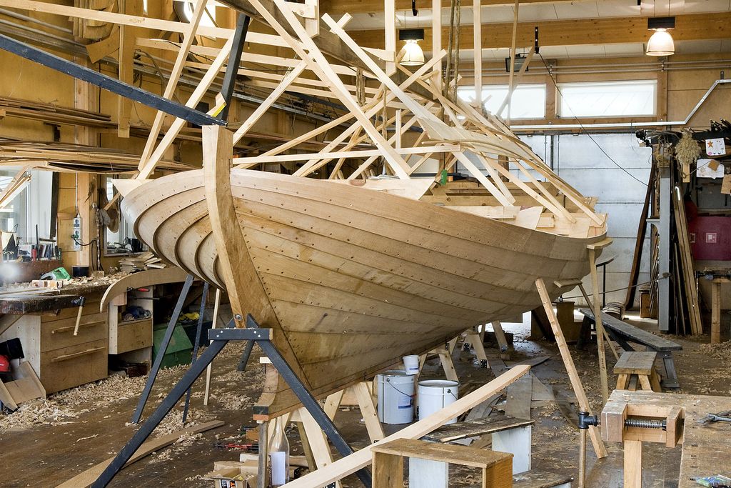 Åledrivkvasen Tumleren under bygning på Vikingeskibsmuseets bådeværft i 2009. Foto: Werner Karrasch