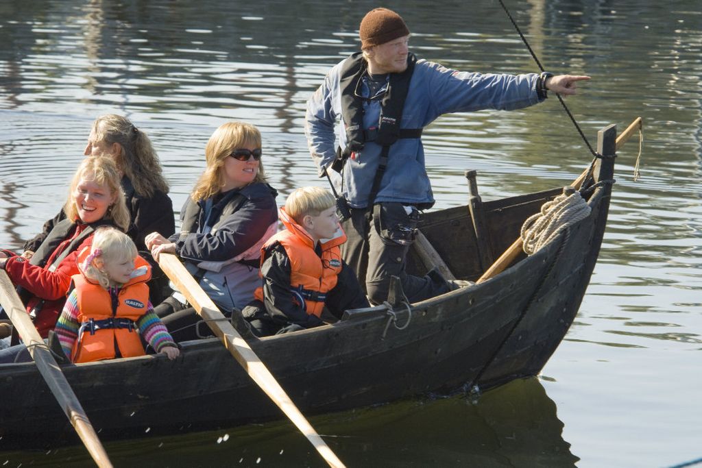 Sejlads på Roskilde Fjord i Vikingskibsmuseets både.