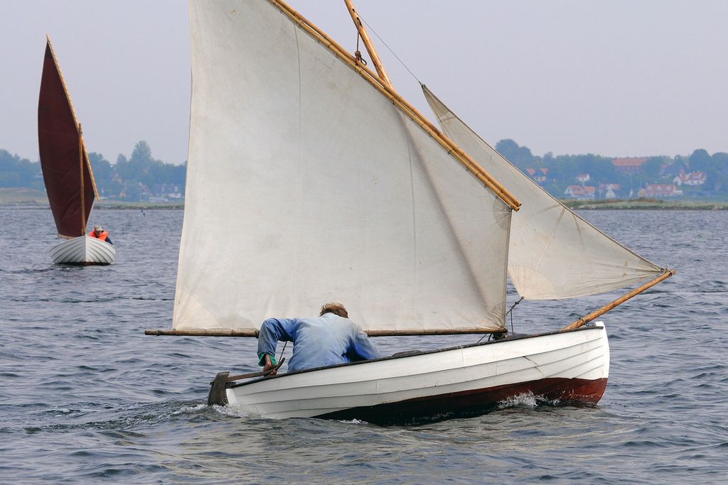 I år kan træffet endda fejre 25 års jubilæum i weekenden 16. - 18 august, hvor det traditionsrige Træf Fjordens Træbåde løber af stablen på på Vikingeskibsmuseet i Roskilde under overskriften Beskyttelse gennem benyttelse.