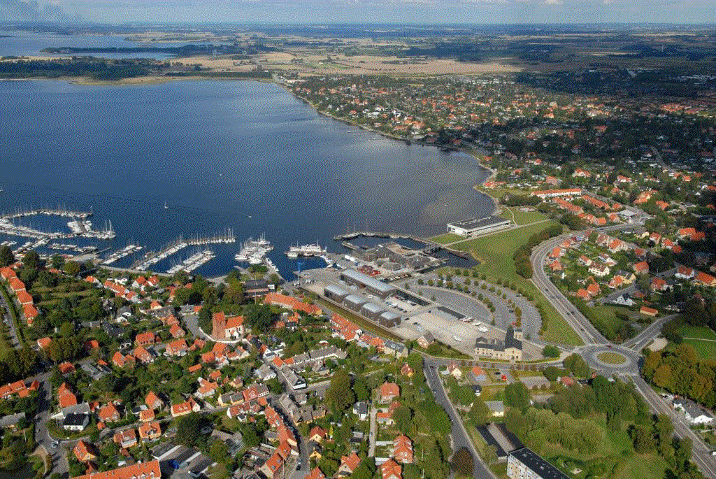 Luftfoto af området omkring Vikingeskibsmuseet.