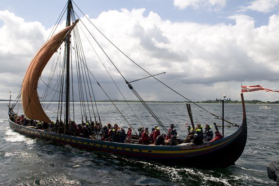 Havhingsten i Slien under indsejling til Hedeby. Foto: Werner Karrasch