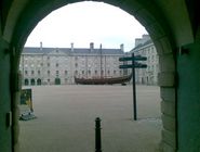 Havhingsten i gården på Collins Barracks. Foto: Preben Rather Sørensen