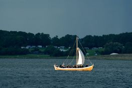 [Translate to English:] Sulen ved Vikingeskibsmuseet i Roskilde