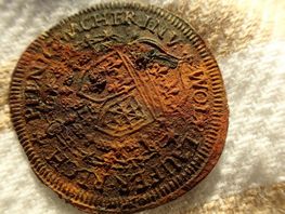 Archaeologists have also made finds from daily life on the ship - including a calculation coin - a flat coin that was used as the simple but effective bid of a calculator at the time. Photo: Morten Johansen / Viking Ship Museum