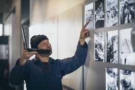 Rundviseren tager jer med rundt på museet og der kan stilles spørgsmål undervejs. Foto: Jacob N. Andreassen