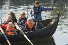 Sejlads på Roskilde Fjord i Vikingskibsmuseets både. Sejlads på Roskilde Fjord i Vikingskibsmuseets både.