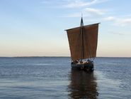 Ottar er en rekonstruktion af et handelssikb fra vikingetiden. Skibet blev oprindeligt bygget i Sognefjerden i Norge, og er fundet i Roskilde Fjord. Skibet har derfor oprindeligt også krydset Kattegat på sine handelsrejser. Foto: Annette Olesen