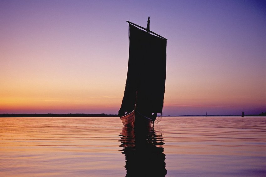 Evening sailing on Roskilde Fjord can offer the most spectacular sunset colours. Copyright: The Viking Ship Museum in Roskilde. Evening sailing on Roskilde Fjord can offer the most spectacular sunset colours. Copyright: The Viking Ship Museum in Roskilde.