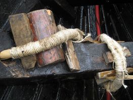 Der lægges kiler mellem vidje og rorspant.
