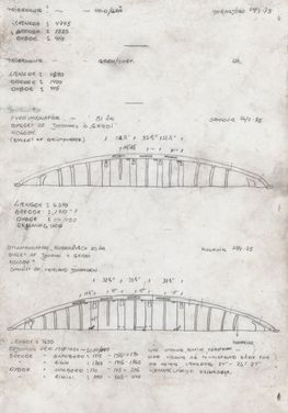 Morten Gøthche lavede skitseoptegnelser af de både, han fandt interessante. Her er det hans tegninger af ottemandsbåden Rubekkur fra første foto.
