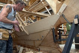 Oplev den avancerede bådebyggerteknik nedarvet fra vikingerne under dit besøg på Vikingeskibsmuseet. Copyright: Vikingeskibsmuseet i Roskilde