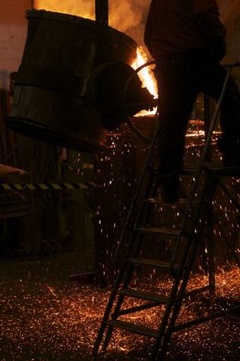 Casting the replica gun at Tierps Järnbruk in November 2013. Photo: Evelyn Ansel, Vasa Museum.