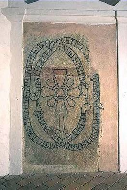 Runesten fra Svinnegarns Kirke. Foto: Bengt A Lundberg (image supplied by National Heritage Board, Stockholm).