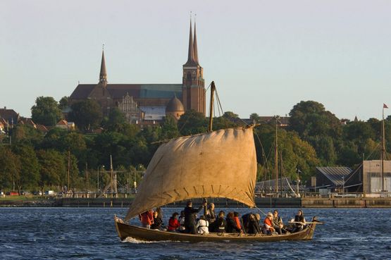 Tag på en unik sejltur på Roskilde Fjord i en af Vikingeskibsmuseets nordiske både