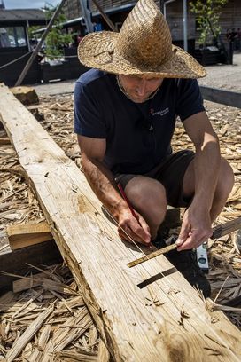 The reconstruction of Skuldelev 5 - The keel is measured. 