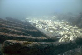 Svælget 1-skibet har været et lille, enmastet lastskib, som sejlede i årene omkring år 1800 og forliste med tung last af gule mursten. Foto Morten Johansen