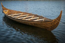 Det er anden gang Vikingeskibsmuseets bådeværft bygger en rekonstruktion af netop den stor båd fra Gokstadfundet.
