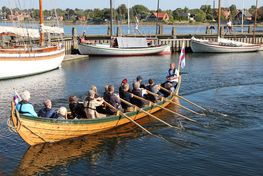 Hjalmar; traditional Faroese rowing and sailing boat built by Hanus Jensen and Pernille Rosendahl, along with apprentice Oscar La Pia. Hanus, a Faroese boatbuilder, was responsible for the construction. Photo: Tríona Sørensen / Viking Ship Museum