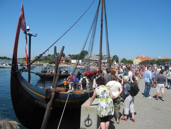 Mere end 4000 personer besøgte i løbet af dagen ’Vikingernes Samsø' og Havhingsten.