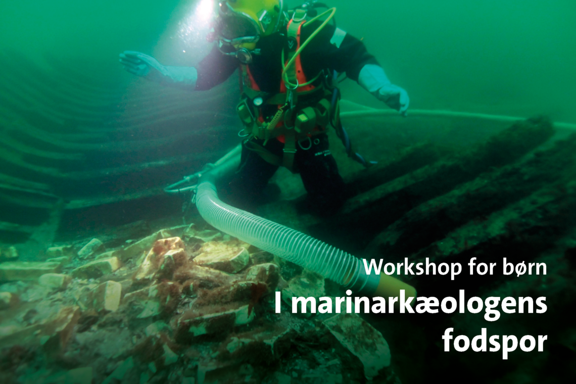 I weekender og ferier kan børn og voksne prøve kræfter med den marinarkæologiske metode og måske endda få lov til at holde arkæologiske fund i hænderne på Vikingeskibsmuseet i Roskilde. Foto: Morten Johansen