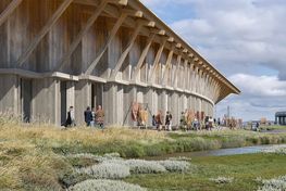 Visualization New Viking Ship Museum. New exhibition building for Skuldelevskibene. A visualization of the new exhibition building seen from the south-east with the future salt marsh landscape in the foreground. Copyright: KVANT-1 og Lundgaard & Tranberg Arkitekter