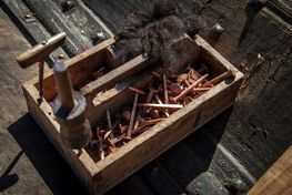 The ship is riveted with copper nails. and not with iron rivets, as we do not yet have enough research results to be able to make iron nails of iron, similar to the type of iron the Vikings used for rivets.