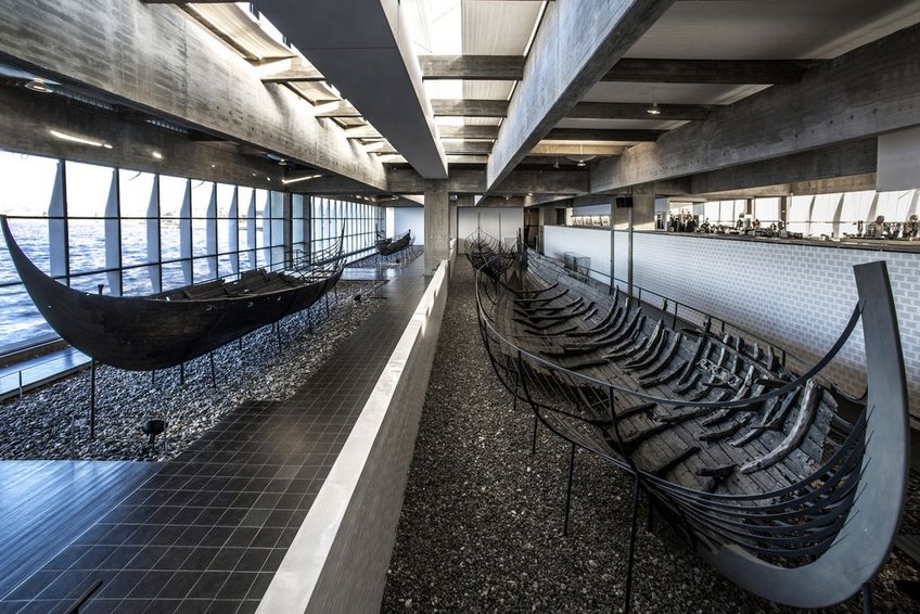 Les cinq navires vikings originaux sont exposés dans la salle des navires vikings.