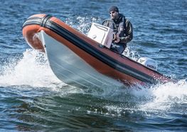 In addition to the authentic facilities, the Viking Ship Museum also provides all other resources available to film producers, including follow boats and transit vessels