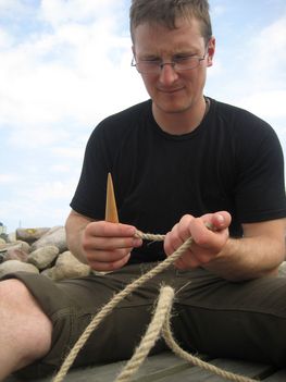Jens laver sejsinger.
