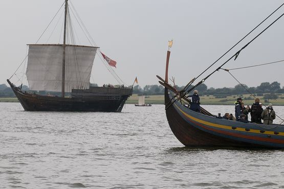 Two ages and two very different types of ships meet: The slender warship of the Vikings and medieval severe-built cog.