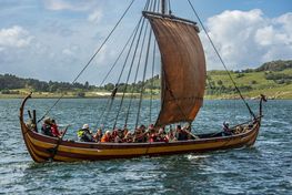 Vikingeskibet ’Helge Ask’ søsat i 1991. Copyright: Vikingeskibsmuseet i Roskilde.