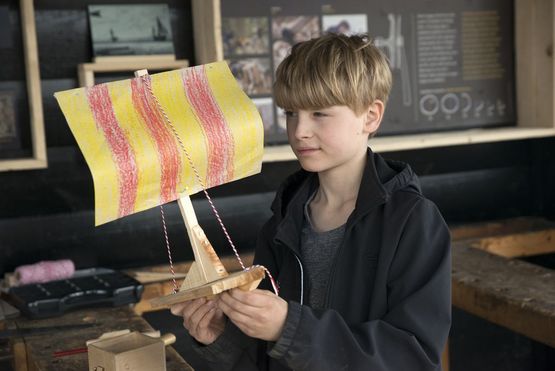 In der Werkstatt „Boot bauen“ können kreative Kinder und Erwachsene ihre Bootsbaukünste testen.