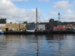 Ottar i den lille fiskerihavn i Nogersund.
