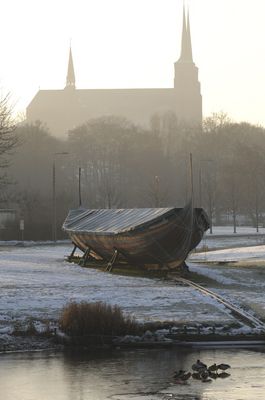 Havhingsten på land og Roskilde Domkirke.