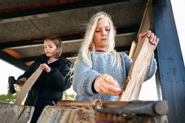 Historisk håndværk og design. Skoletjenesteforløb på Vikingeskibsmuseet. Foto: Natalia Semenova